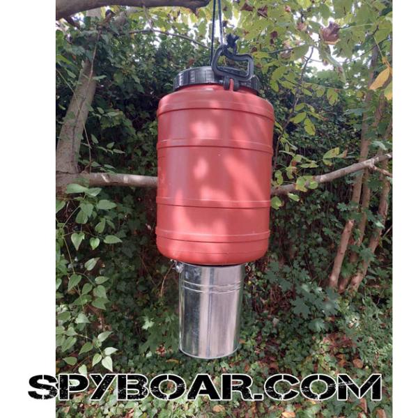 бидон с хранилка с захват за домашни животни